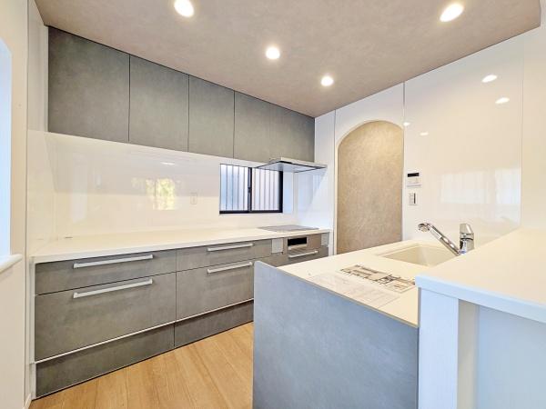 鎌倉市中古戸建　駅平坦歩5分　ビルトイン車庫