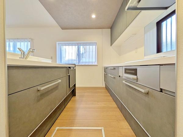 鎌倉市中古戸建　駅平坦歩5分　ビルトイン車庫