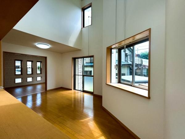 横浜市泉区上飯田町の中古一戸建て(リビング)