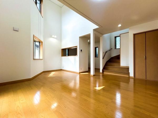 横浜市泉区上飯田町の中古一戸建て(リビング)