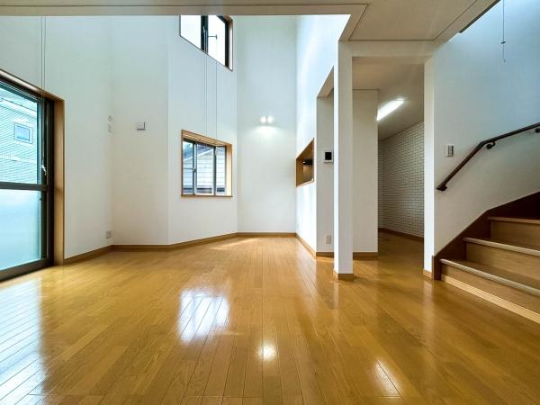 横浜市泉区上飯田町の中古一戸建て(リビング)