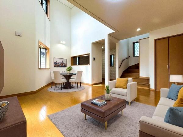 横浜市泉区上飯田町の中古一戸建て(リビング)