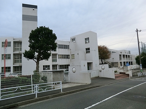 【2号棟】都筑区新築戸建　LDK18帖　リビング階段(横浜市立川和中学校)