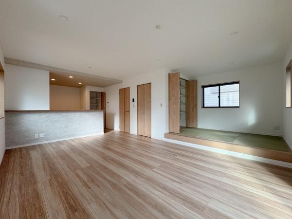 都筑区新築戸建　WIC　パントリー　和室　対面キッチン