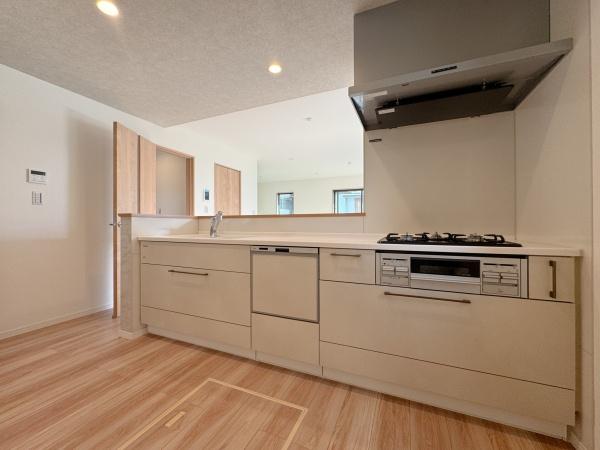 都筑区新築戸建　WIC　パントリー　和室　対面キッチン