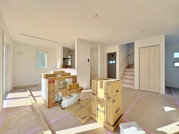 【A号棟】緑区新築戸建ビルトイン車庫ルーバル(リビング)