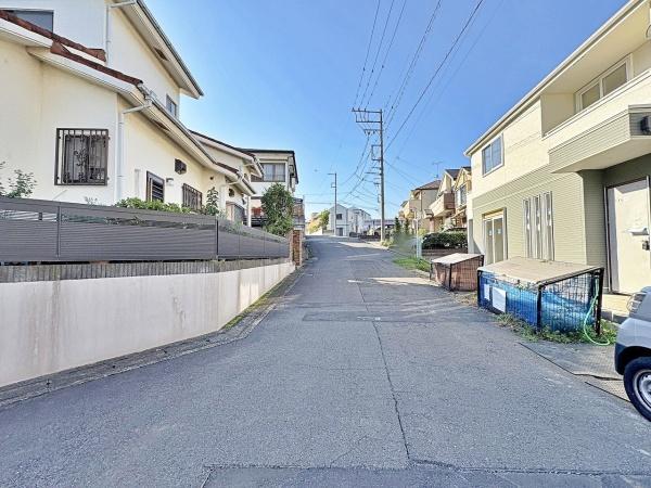 【B号棟】緑区新築戸建ビルトイン車庫ルーバル(前面道路含む現地写真)