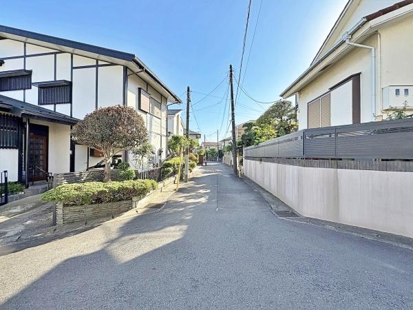【B号棟】緑区新築戸建ビルトイン車庫ルーバル(前面道路含む現地写真)