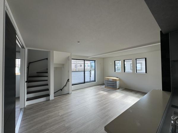 旭区新築戸建リビング19.6帖ロフト