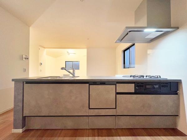 金澤区新築戸建　整形地広々51坪　リビング20帖　陽当り◎