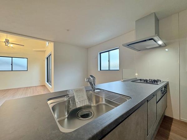 金澤区新築戸建　整形地広々51坪　リビング20帖　陽当り◎