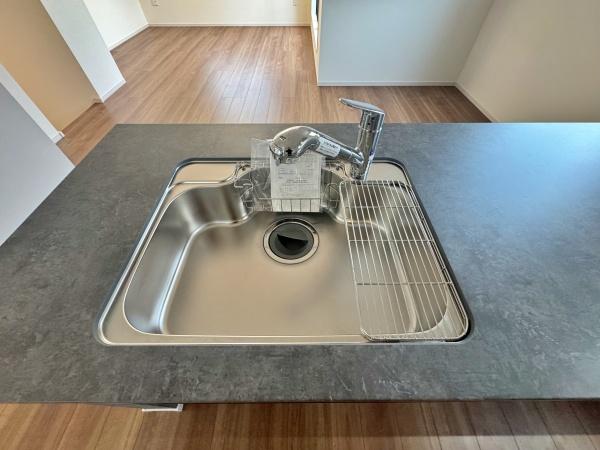 金澤区新築戸建　整形地広々51坪　リビング20帖　陽当り◎