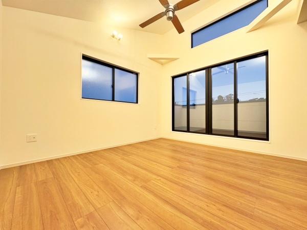 金澤区新築戸建　整形地広々51坪　リビング20帖　陽当り◎