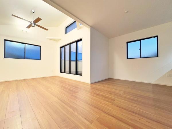 金澤区新築戸建　整形地広々51坪　リビング20帖　陽当り◎