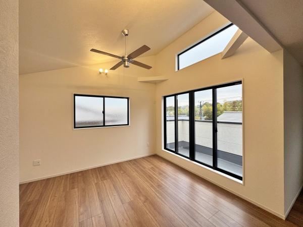 金澤区新築戸建　整形地広々51坪　リビング20帖　陽当り◎