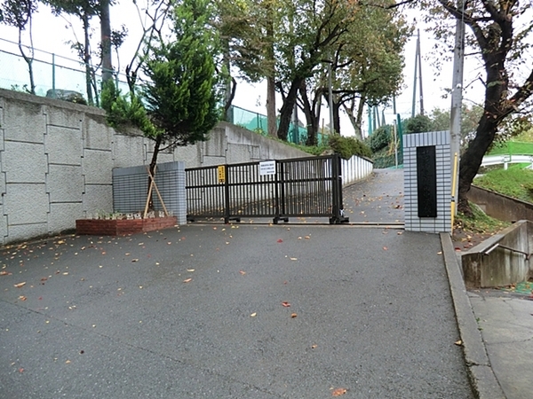 都筑区新築戸建パントリーWIC屋根付きバルコニー(横浜市立都田中学校)