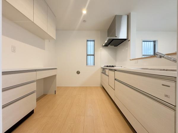 都筑区新築戸建パントリーWIC屋根付きバルコニー