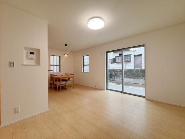 都筑区新築戸建パントリーWIC屋根付きバルコニー