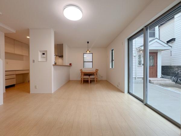 都筑区新築戸建パントリーWIC屋根付きバルコニー