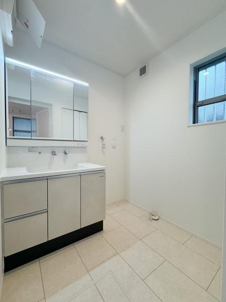 都筑区新築戸建パントリーWIC屋根付きバルコニー