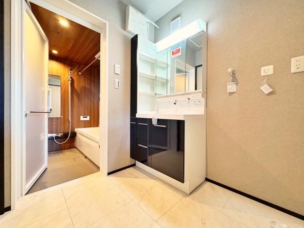 泉区新築戸建角地ルーフバルコニー