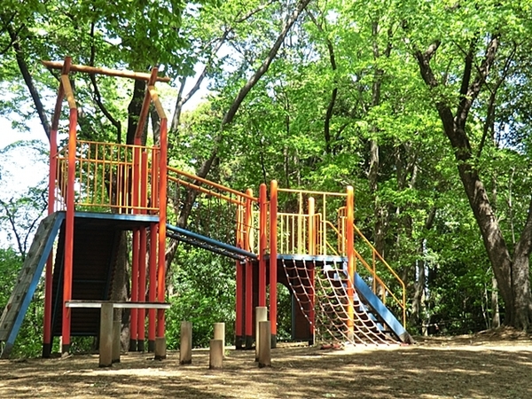 泉区新築戸建角地ルーフバルコニー(新橋天神の森公園)