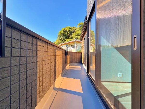 泉区新築戸建角地ルーフバルコニー