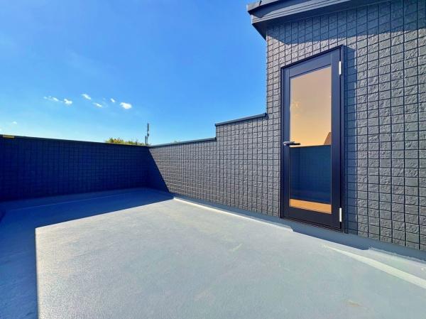 泉区新築戸建角地ルーフバルコニー