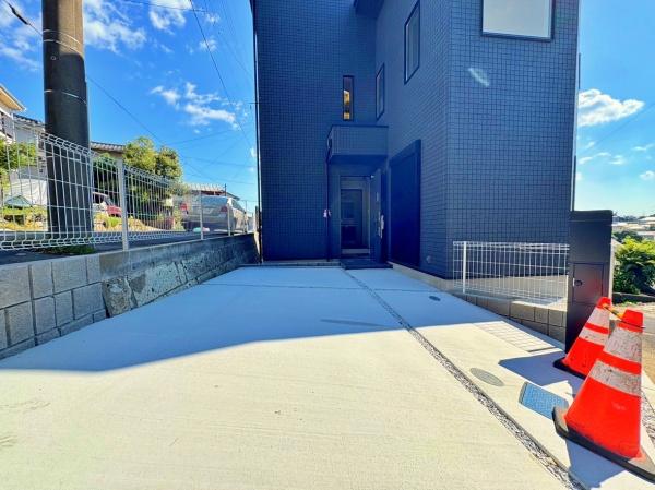 泉区新築戸建角地ルーフバルコニー