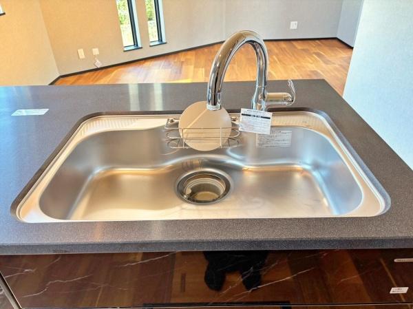 泉区新築戸建角地ルーフバルコニー