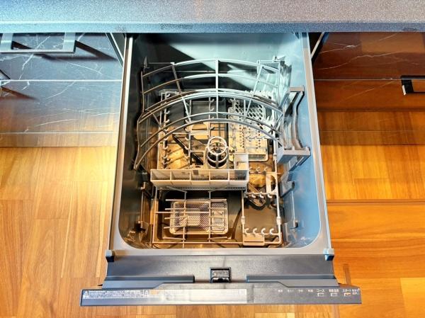 泉区新築戸建角地ルーフバルコニー