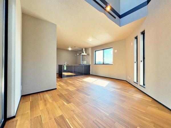 泉区新築戸建角地ルーフバルコニー