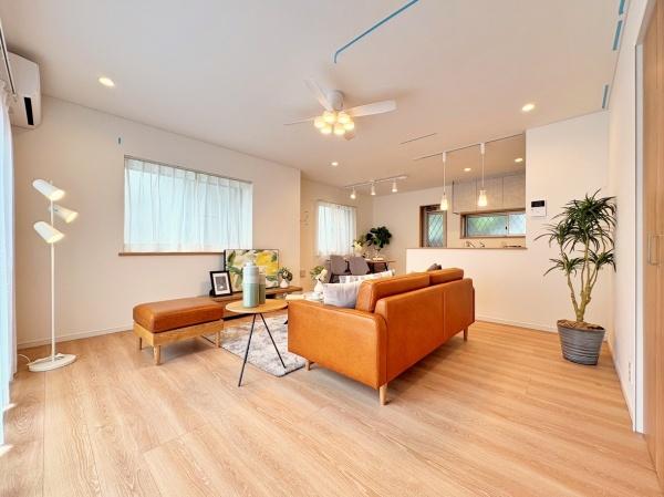 青葉区中古戸建グルニエ各居室収納庭付
