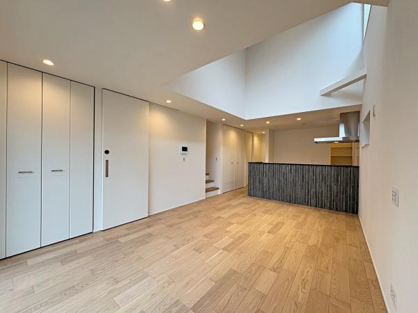【A号棟】藤沢市新築戸建2台駐車可WICSIC吹抜