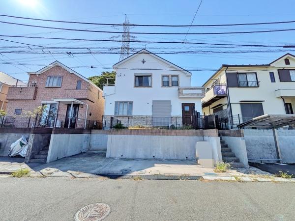 栄区中古戸建2台駐車可南面バルコニー