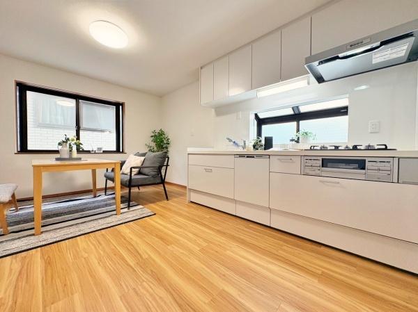 川崎市中古戸建ビルトイン車庫2面バルコニー