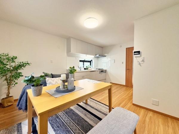 川崎市中古戸建ビルトイン車庫2面バルコニー