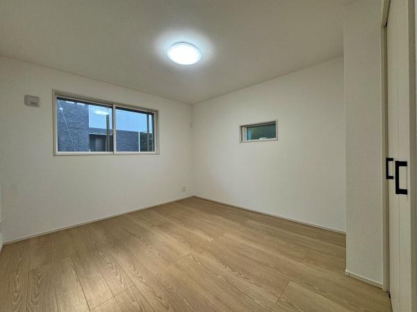 南区新築戸建WICロフトLDK18帖角地