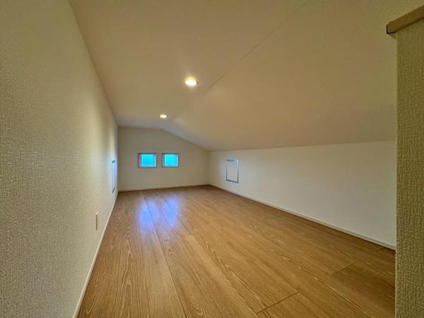 南区新築戸建WICロフトLDK18帖角地