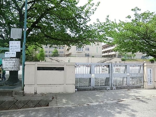クレアガーデン麻生台【角部屋ペット飼育可】(町田市立三輪小学校)