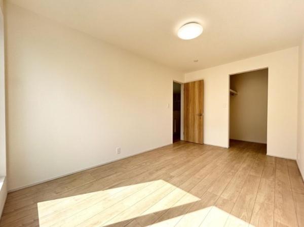 【4号棟】町田市新築戸建3台駐車可WIC