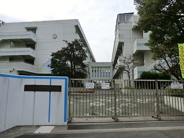 横浜市磯子区磯子２丁目の中古一戸建て(横浜市立根岸中学校)