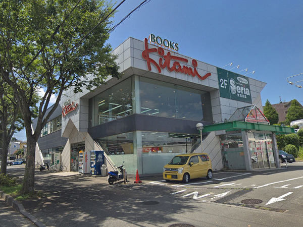 横浜市泉区白百合３丁目の中古一戸建て(ブックスキタミ・100円ショップSeria)