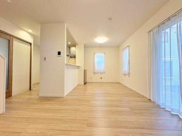 茅ヶ崎市中古戸建WIC南側庭南面バルコニー