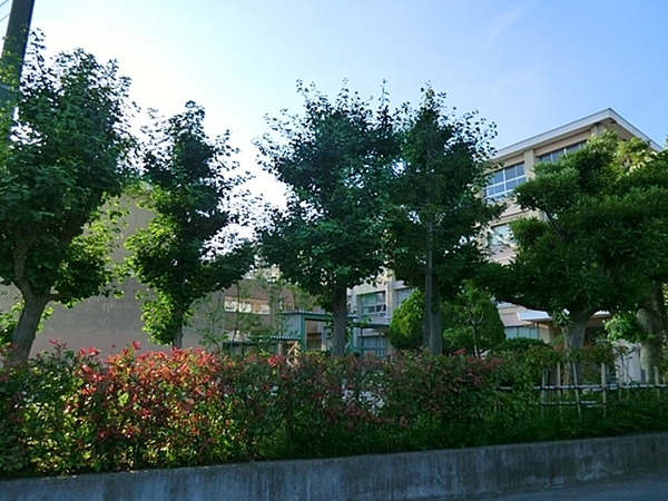 藤沢市新築戸建2台駐車可WICロフト吹抜け(藤沢市立鵠沼中学校)