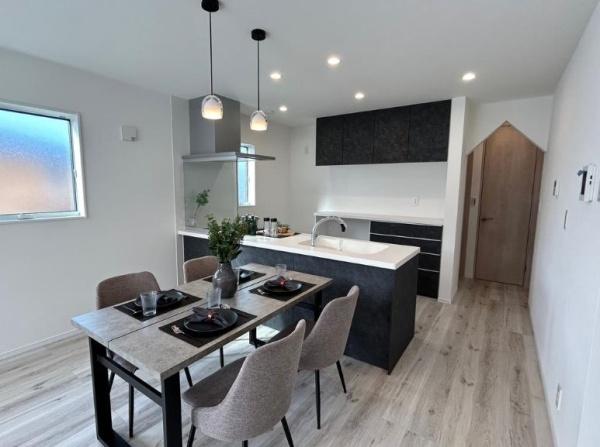 緑区新築戸建2台駐車可ルーバルパントリー