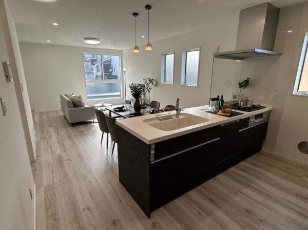 緑区新築戸建2台駐車可ルーバルパントリー