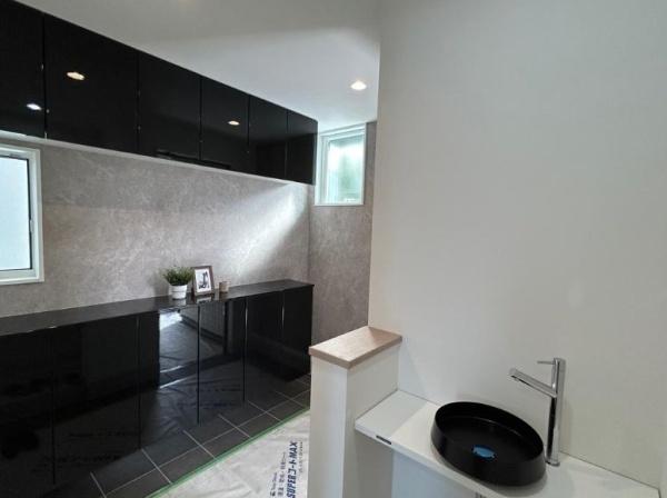 緑区新築戸建2台駐車可ルーバルパントリー