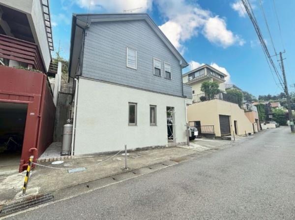 川崎市中古戸建南面バルコニー庭付防音室