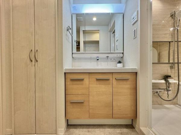 モンテベルデ横浜【駅徒8分横浜駅陽当り】